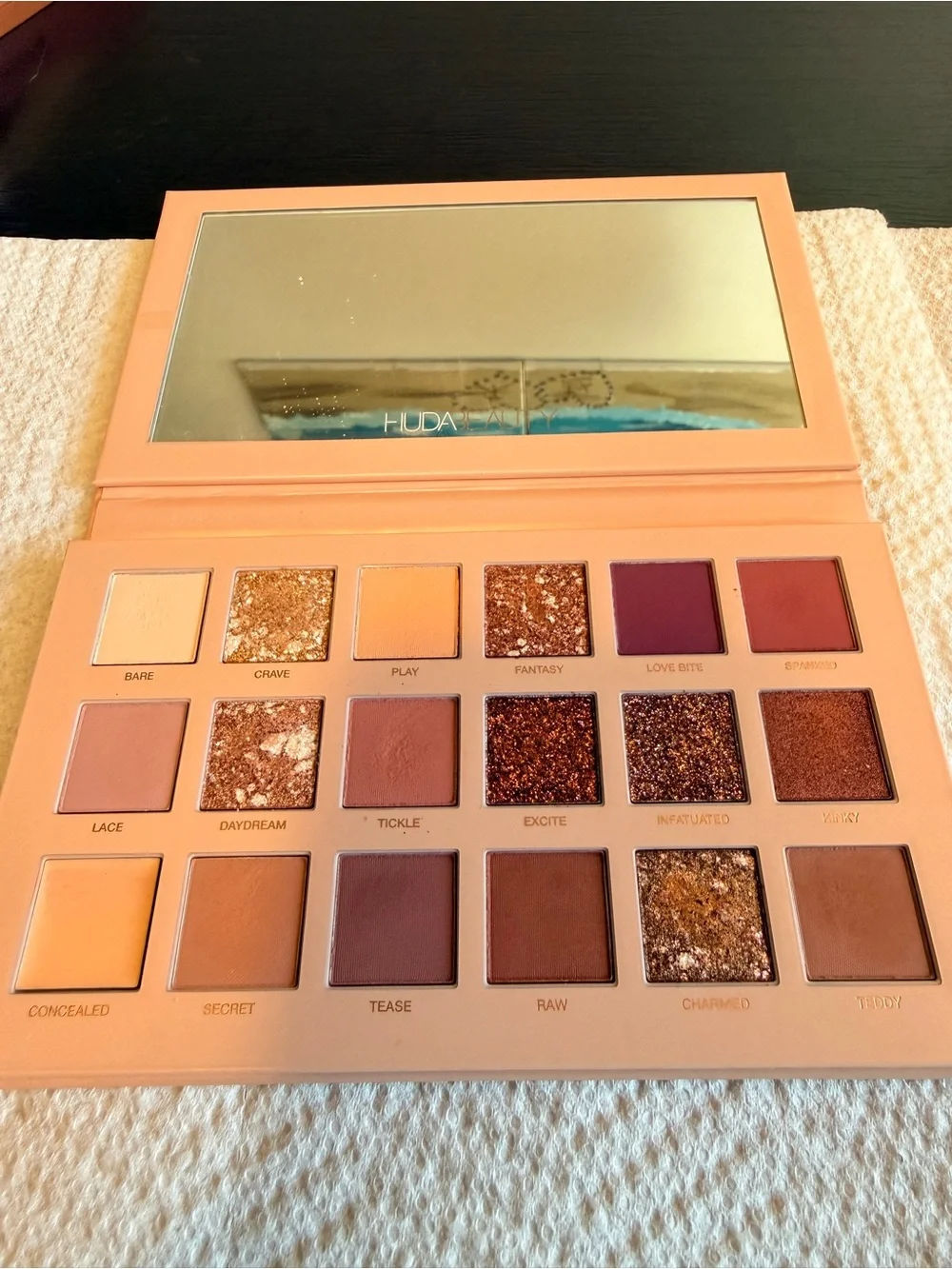 Huda Beauty NUDE Eyeshadow Palette - Nude